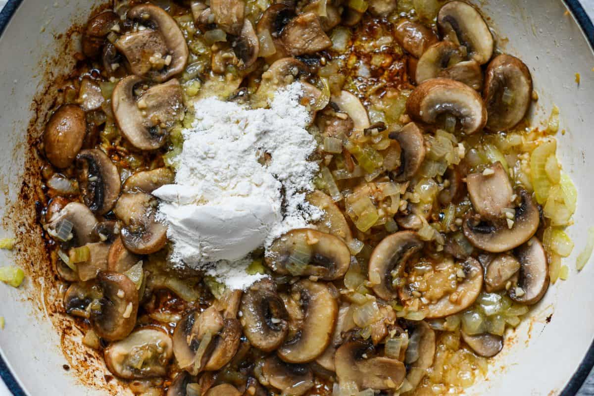 Flour in sauteed mushrooms with onion and garlic