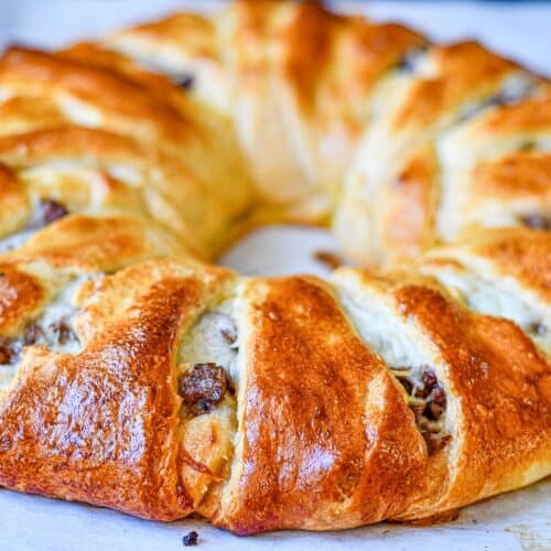 This Deer Sausage & Cheese Crescent Roll Ring is one of my new favorite Christmas Brunch ideas.