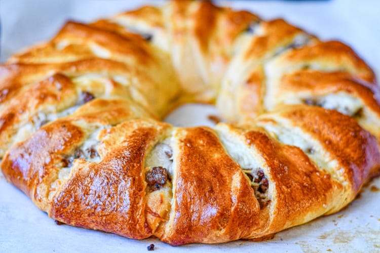 This Deer Sausage & Cheese Crescent Roll Ring is one of my new favorite Christmas Brunch ideas.