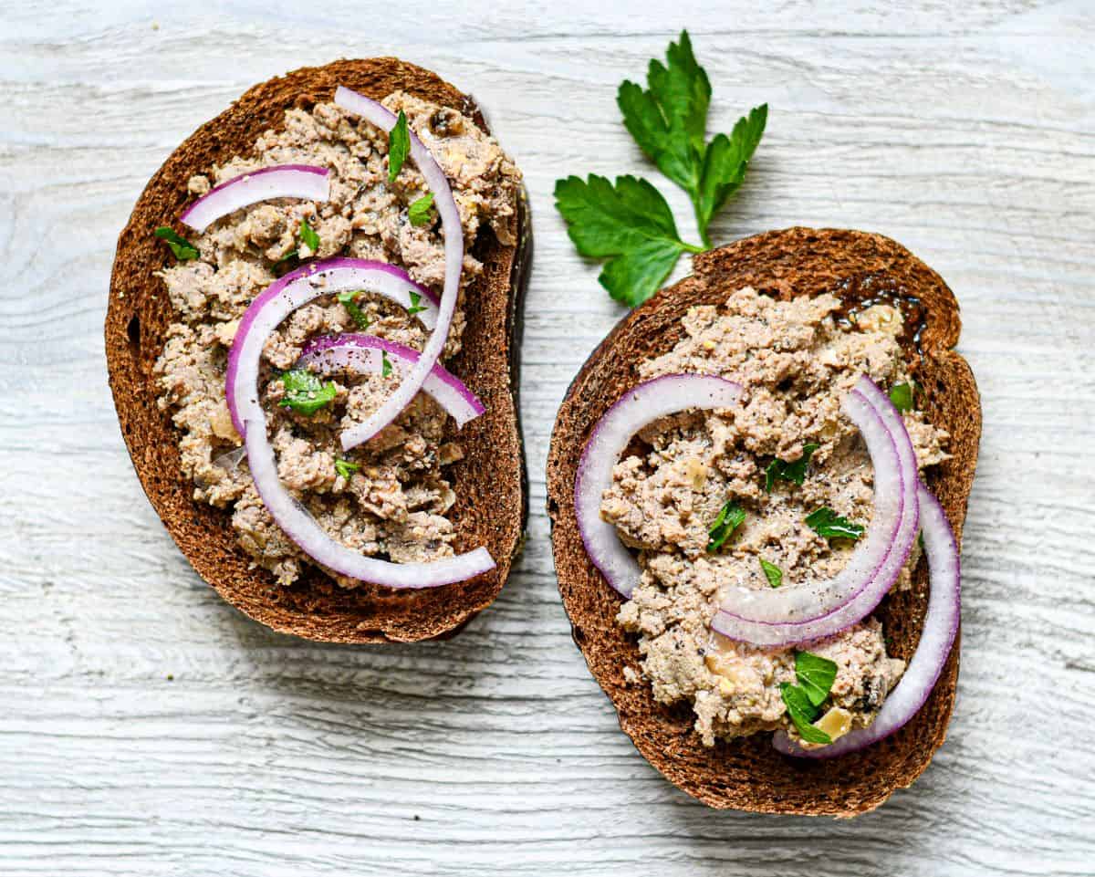 chopped goose liver on rye with red onions and parsley