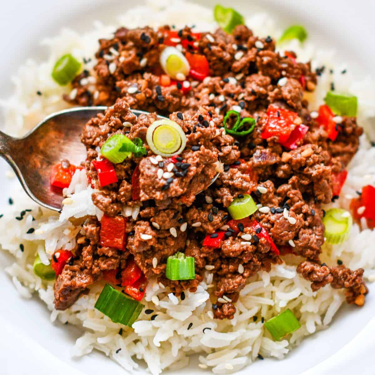 burger bowl with red bell pepper, green onions, and sesame seeds served over basmati rice