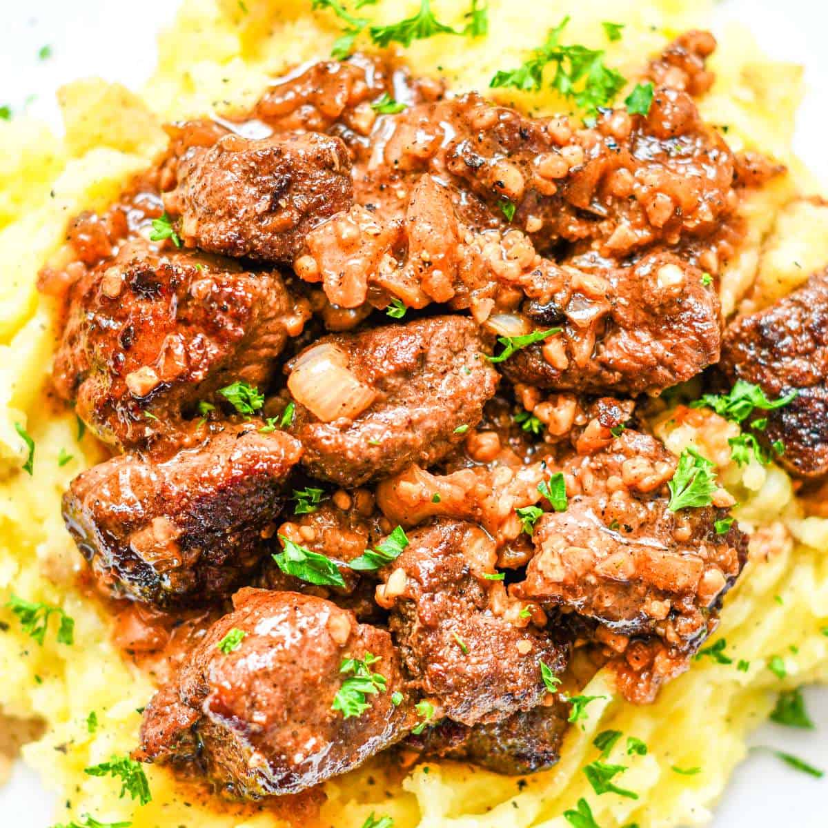 Garlic Butter Steak Bites and Mashed Potatoes